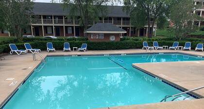 2-bedroom condo in tranquil Clemson with cool AC, walkable to campus.