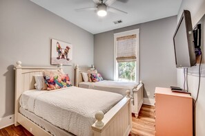 3 bedrooms, WiFi, bed sheets - Walk to Beach + Resort Access + Shuttle -Family-Friendly 3BR Coastal Home (North Myrtle Beach)