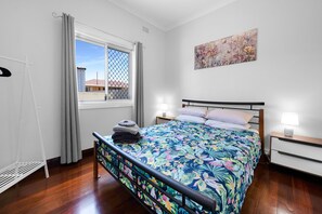 3 slaapkamers, een strijkplank/strijkijzer, wifi, beddengoed