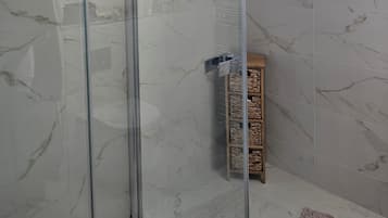 Doccia, asciugacapelli, asciugamani