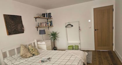 5 Bed -Sleeps 7 -New Build -Detached Property