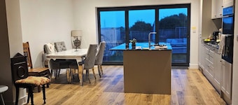 5 Bed -Sleeps 7 -New Build -Detached Property