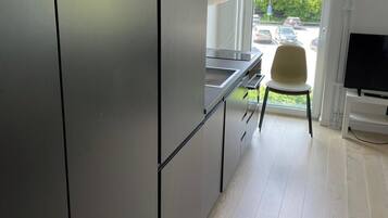 Kühlschrank, Mikrowelle, Ofen, Geschirrspüler