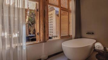Classic Twin Room, Courtyard View | Bathroom | Free toiletries, hair dryer, bathrobes, slippers