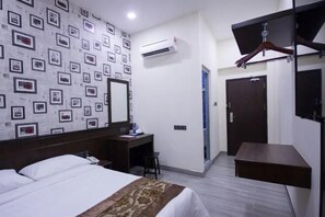 Room - Islander Lodge by LWE (George Town)