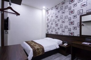 Room - Islander Lodge by LWE (George Town)
