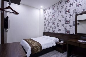 Room - Islander Lodge by LWE (George Town)