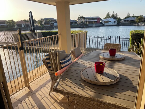Outdoor dining - Beach House on the Gold Coast Canal - Room 3 (Helensvale)