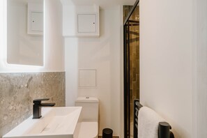 Shower, hair dryer, towels - Comfortable Double Room in London (London)