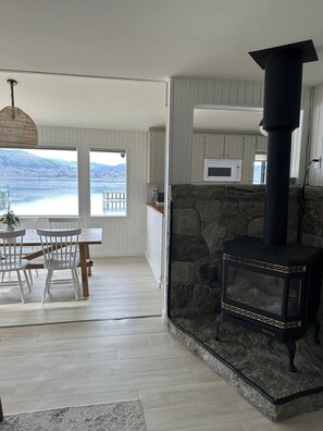Interior - Stunning Lakefront Cabin in Heart of Naramata Village (Naramata)