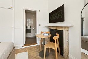 Dining - Comfortable Double Room near Euston (London)