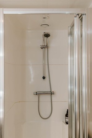 Bathroom - Comfortable Double Room near Euston (London)