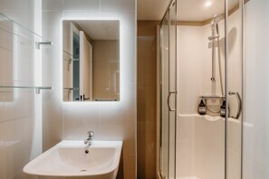 Bathroom - Bright Double En-Suite in WC1 (London)