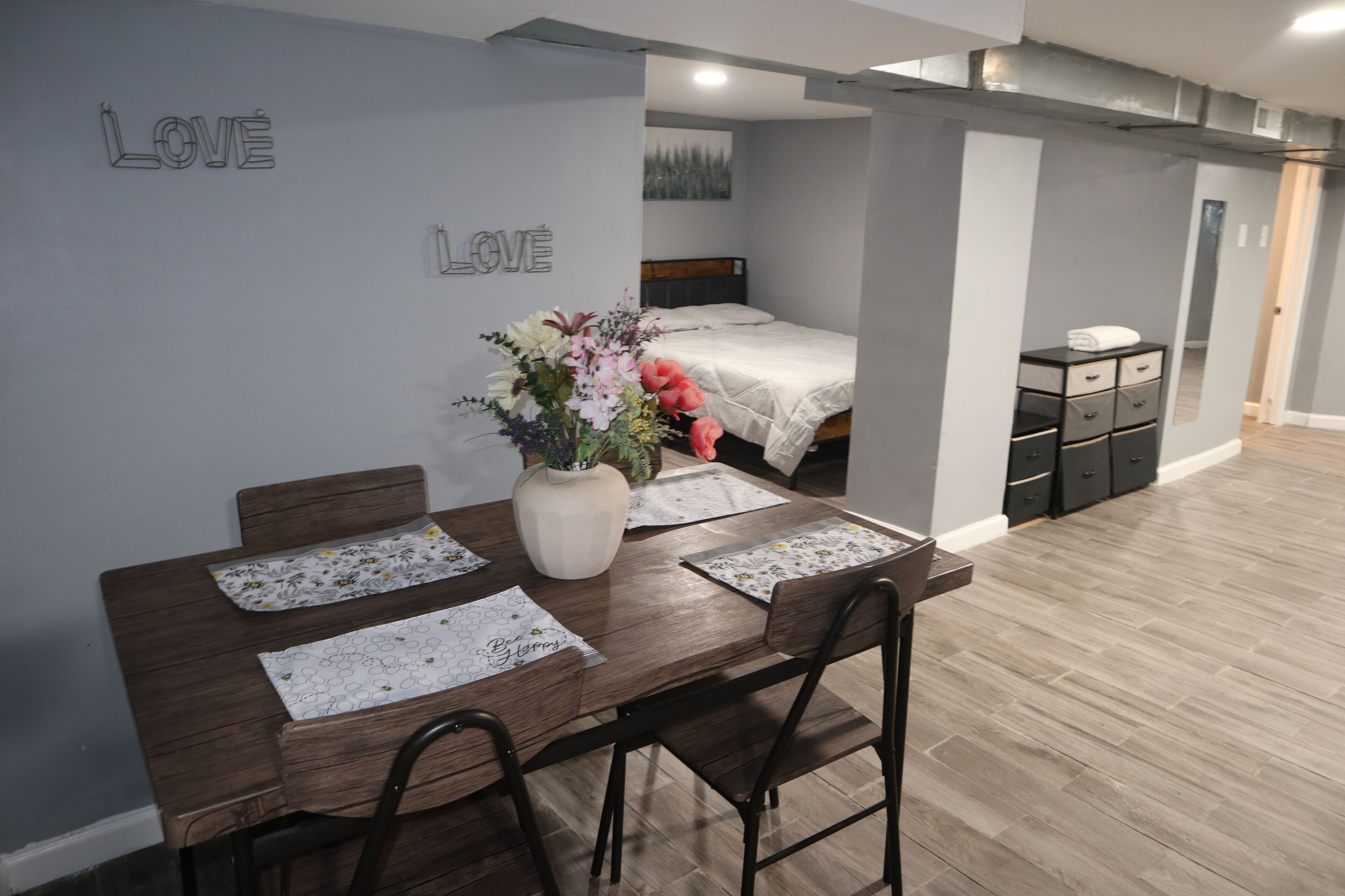 1 habitación, tabla de planchar con plancha, wifi y ropa de cama 
