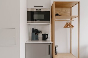 Private kitchen - Charming Double Studio Retreat (London)