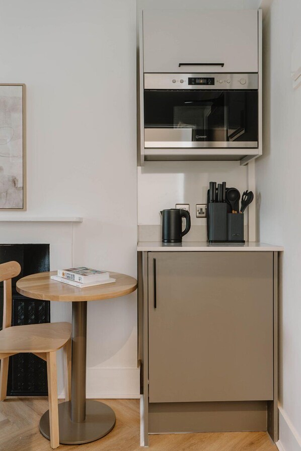 Interior - Modern Double Room near King's Cross (London)