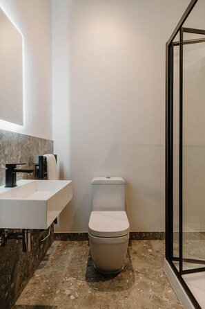 Bathroom - Modern Double Room near King's Cross (London)
