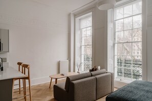 Living area - Stylish Double En-Suite in Bloomsbury (London)
