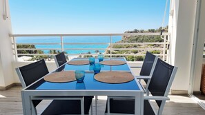 Outdoor dining - Beautiful apartment overlooking the Mediterranean. (Villajoyosa/Vila Joiosa, La)