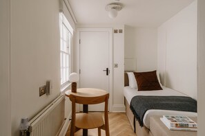 Internet, bed sheets - Comfortable Single Room in Bloomsbury (London)