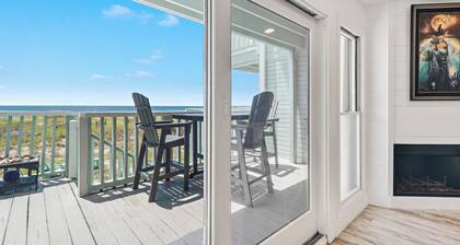 Salty Mermaid Retreat. Gulf-Front Townhome with Private Beach.