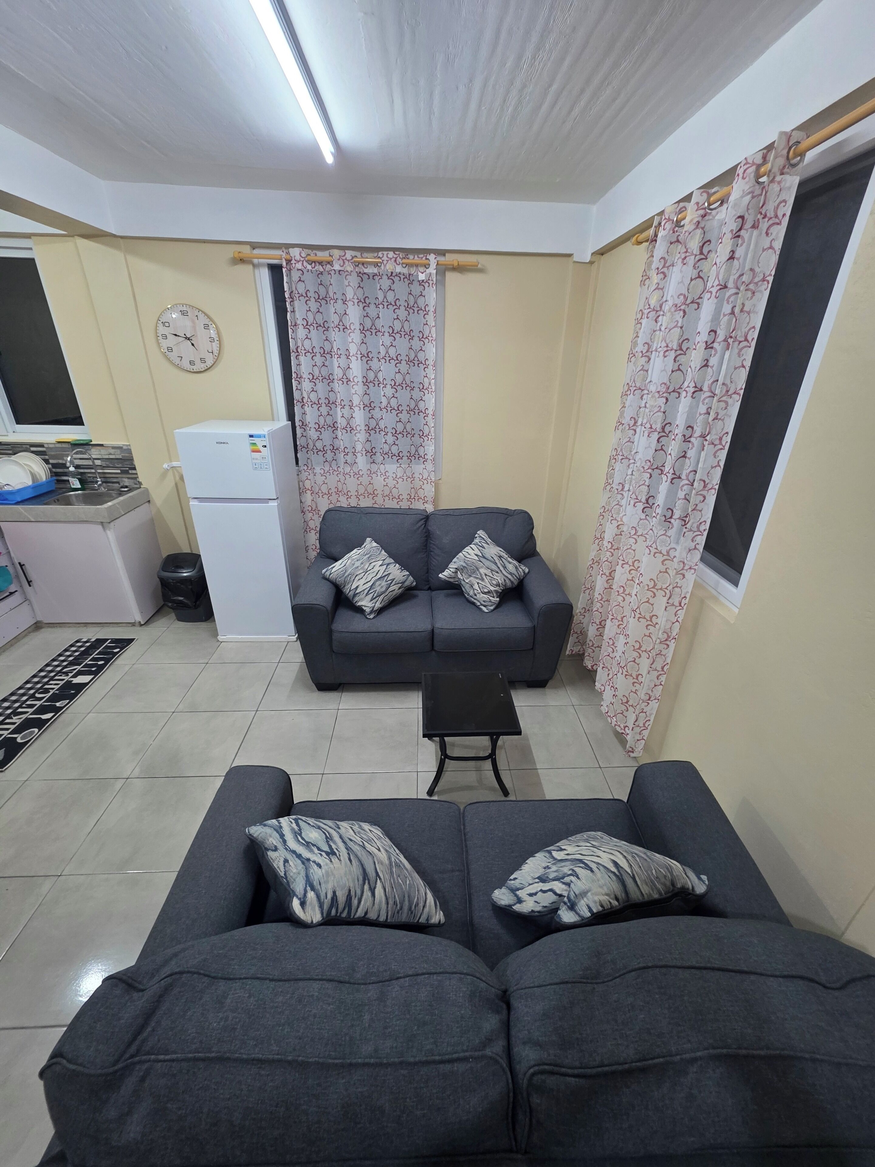 อพาร์ทเมนท์, 2 ห้องนอน, นำสัตว์เลี้ยงเข้าได้, เห็นวิวมหาสมุทรบางส่วน | บริเวณนั่งเล่น