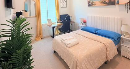 Deluxe 1-bedroom bed + car in Bonney Lake