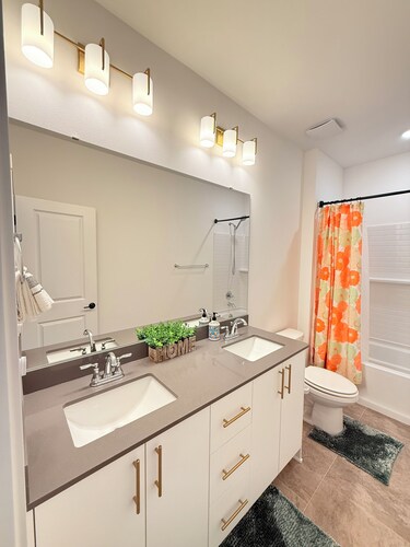 Deluxe 1-bedroom bed + car in Bonney Lake