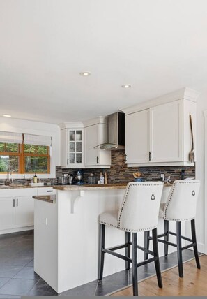 House | 1 bedroom - Stunning Oceanfront Home With Private Water Access (Head Of Saint Margarets Bay)