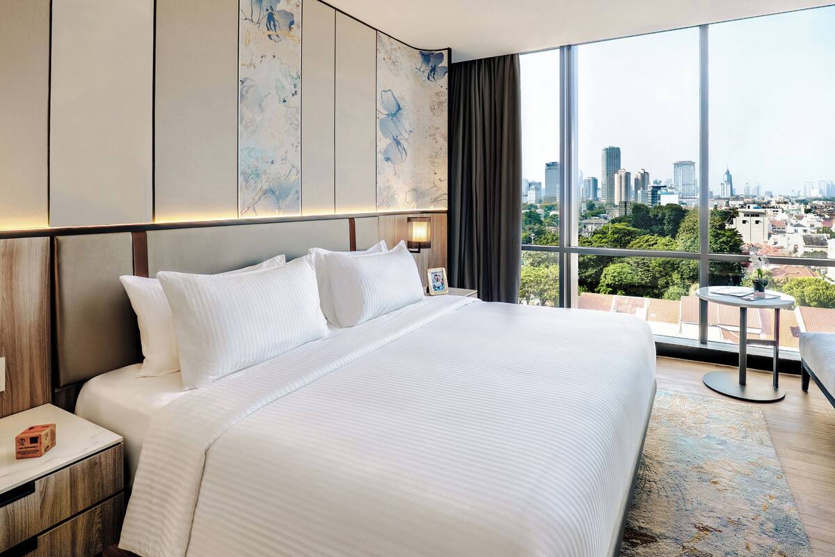 Club Apartment, 2 Bedrooms | Minibar, in-room safe, free WiFi, bed sheets
