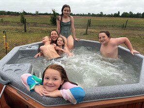Outdoor spa tub - A little bit of heaven on a fun filled ranch outside quaint Brenham (Brenham)