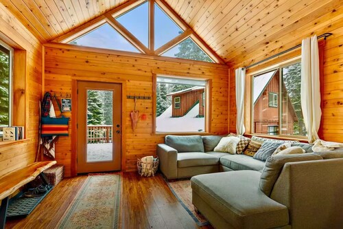 Woodlake Retreats Cozy Cabin + decks and firepit