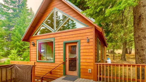 A wooden cabin with a deck, large windows, and a door. - Woodlake Retreats Cozy Cabin + decks and firepit (Ashland)