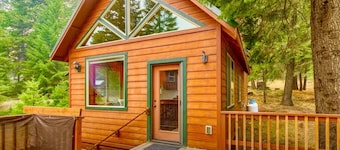 Woodlake Retreats Cozy Cabin + decks and firepit