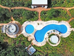 泳池
