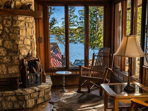 Private Architectural Waterfront Lodge on Eagles Nest #2