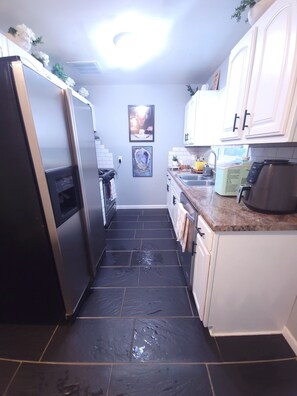 Private kitchen - Charming Waldo Stay • Patio + Parking • Sleeps 6 (Kansas City)