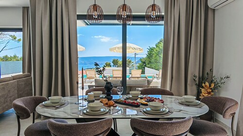 Villa Maria - Heated Pool, Sea & Mountain Views, Basketball & Badminton Court