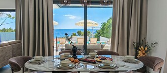 Villa Maria - Heated Pool, Sea & Mountain Views, Basketball & Badminton Court