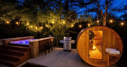 NEW Secluded 6-Acre Luxury - Hot Tub, Sauna, Game room