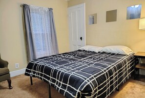 2 habitaciones, tabla de planchar con plancha, wifi y ropa de cama 