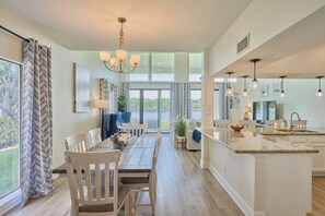 Dining - Waterfront Townhome on Lake Conroe (Montgomery)