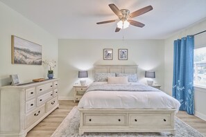 Room - Waterfront Townhome on Lake Conroe (Montgomery)