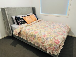 Ferros/tábuas de passar roupa, Wi-Fi, roupa de cama