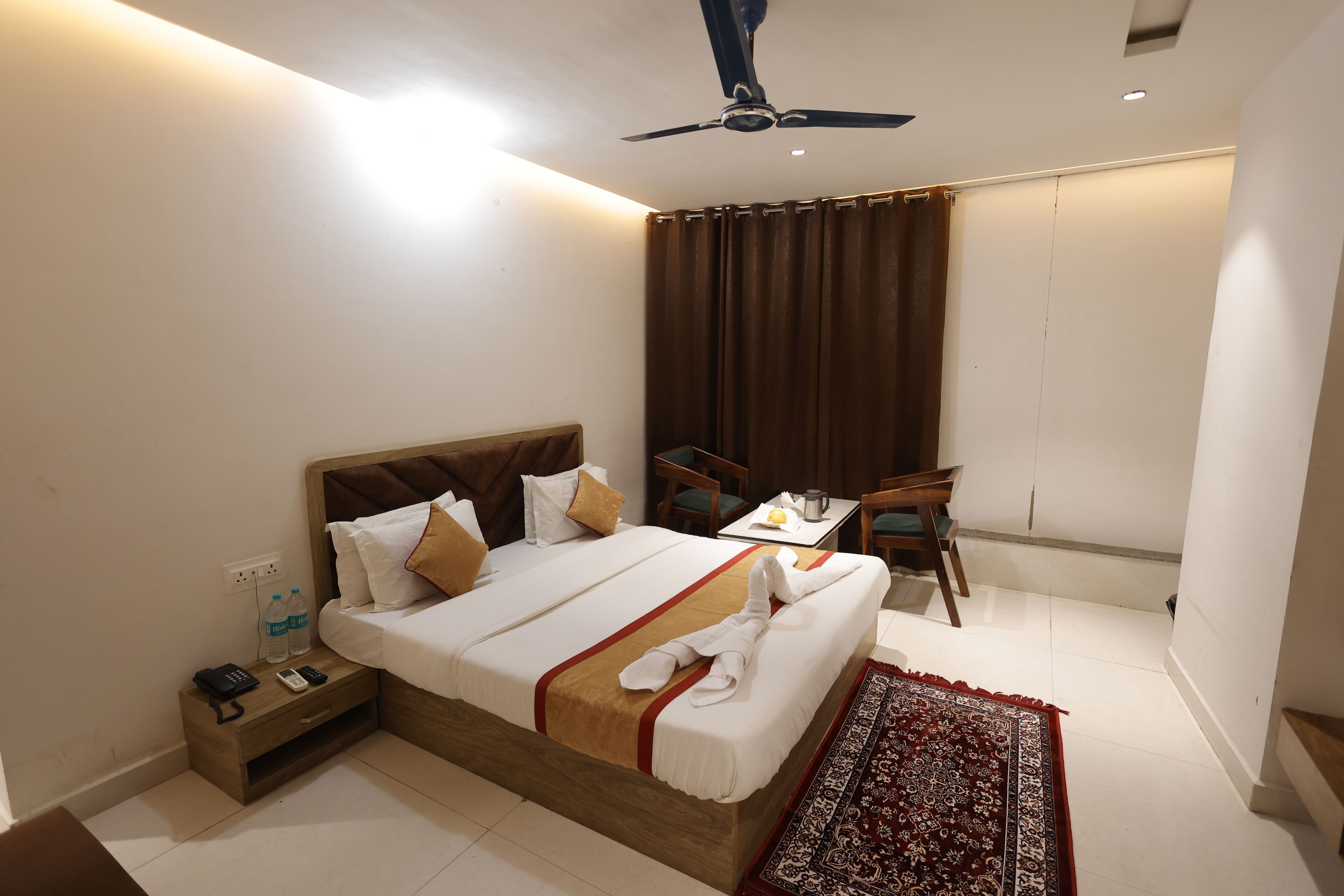 Superior Double Room, Balcony, City View | Free WiFi, bed sheets