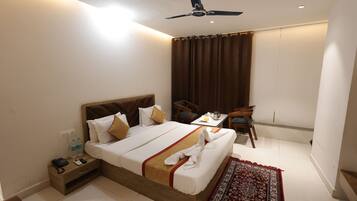 Superior Double Room, Balcony, City View | Free WiFi, bed sheets
