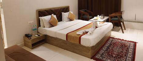 WiFi (free), bed sheets