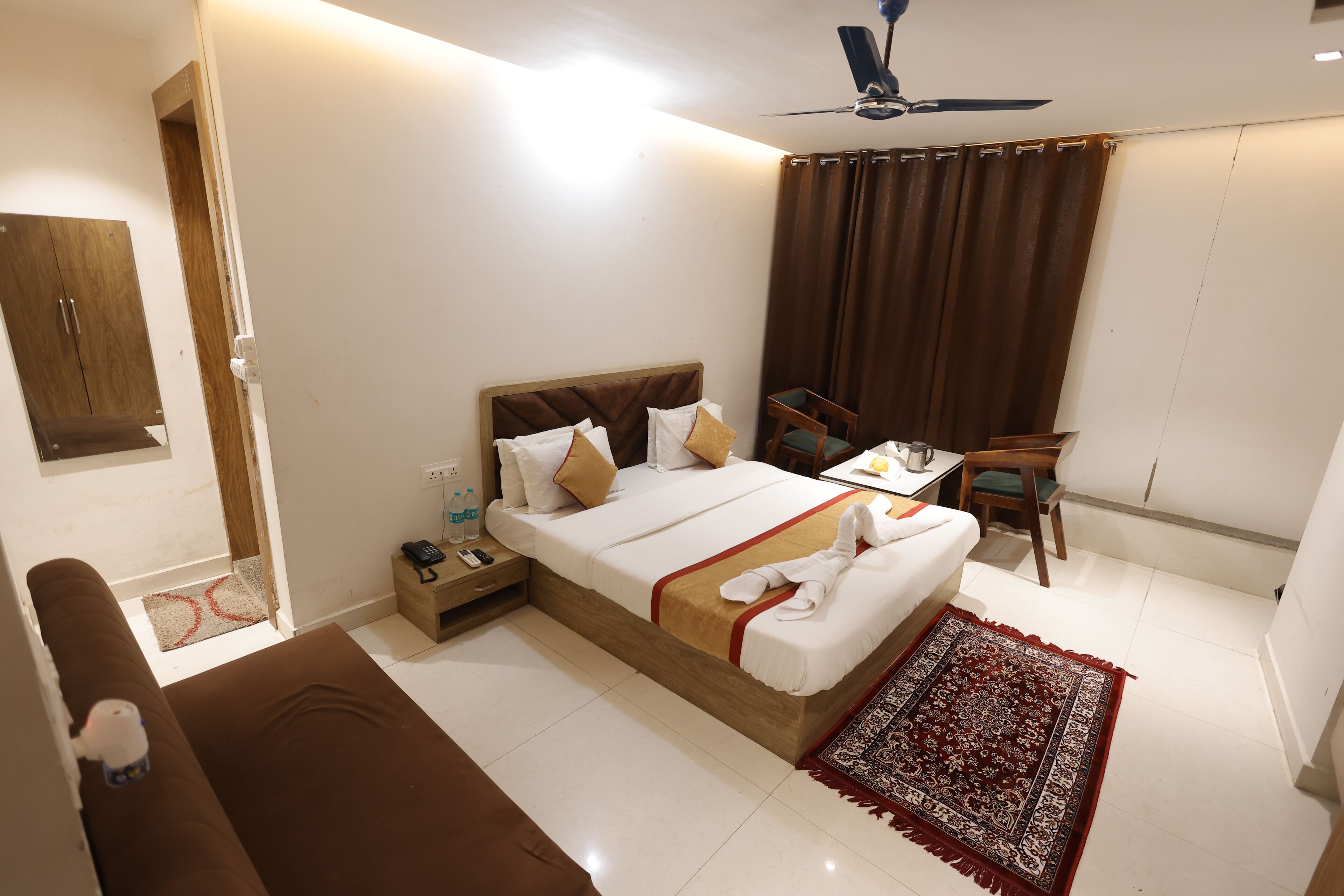Superior tweepersoonskamer, balkon, uitzicht op de stad | Gratis wifi, beddengoed