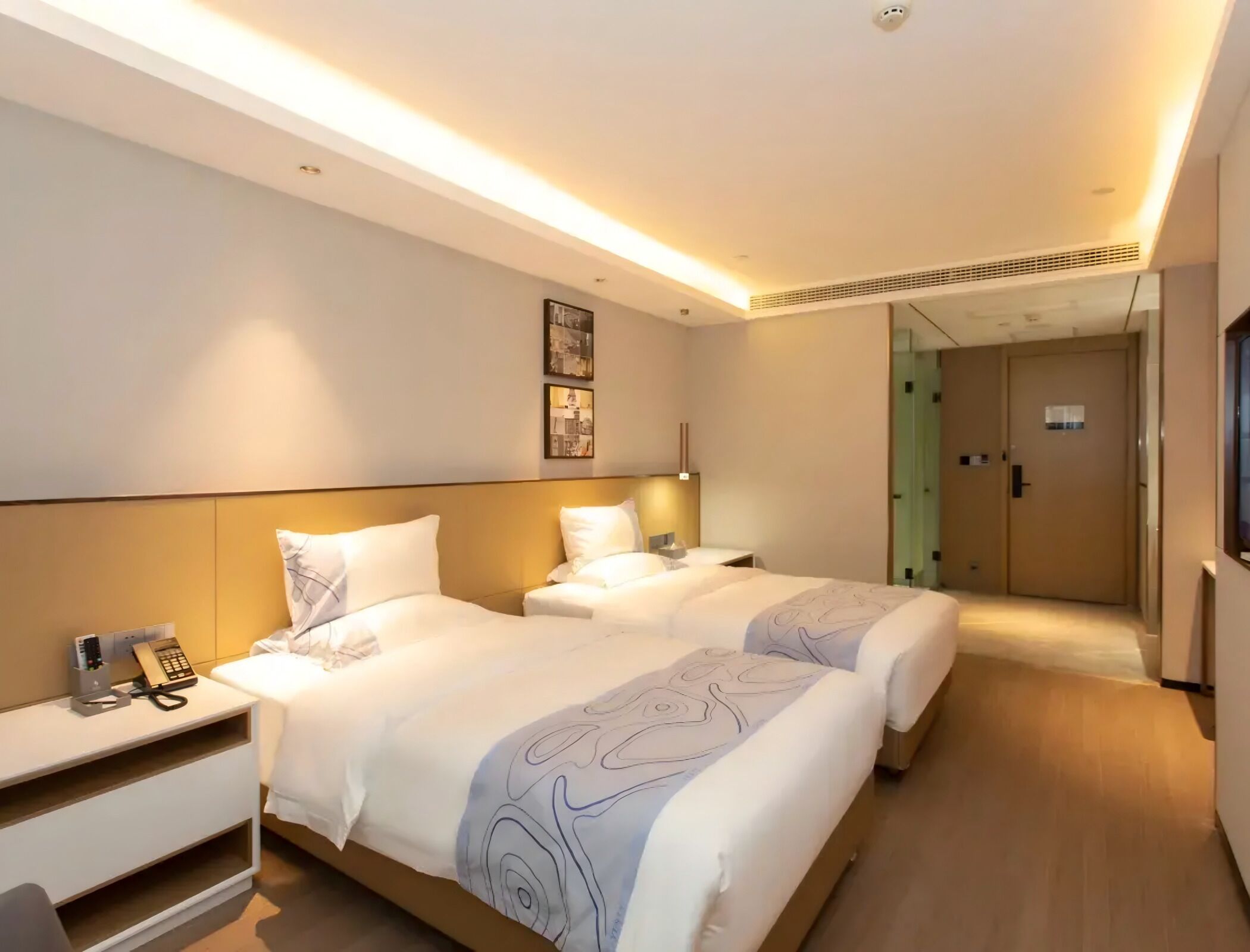 Standard Twin Room, City View | Desk, laptop workspace, soundproofing, free WiFi