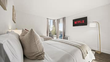 2 Schlafzimmer, Schreibtisch, Bügeleisen/Bügelbrett, Reisekinderbett